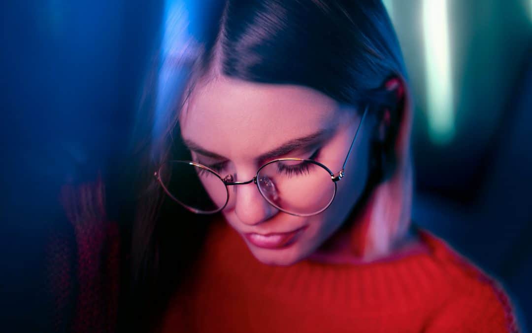 De ce să folosești filtru de lumină albastră?